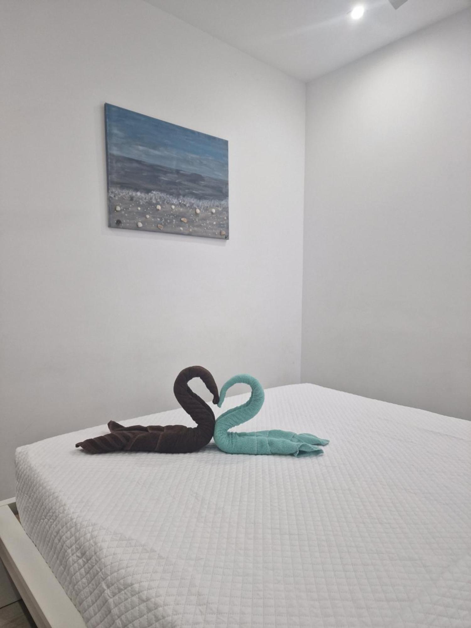 Апартаменти Barcelona,Apartamento Con Terraza Л'Успіталет-да-Любрагат Екстер'єр фото